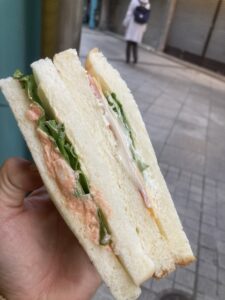 〈ファリーヌ〉の明太ハムチーズサンド